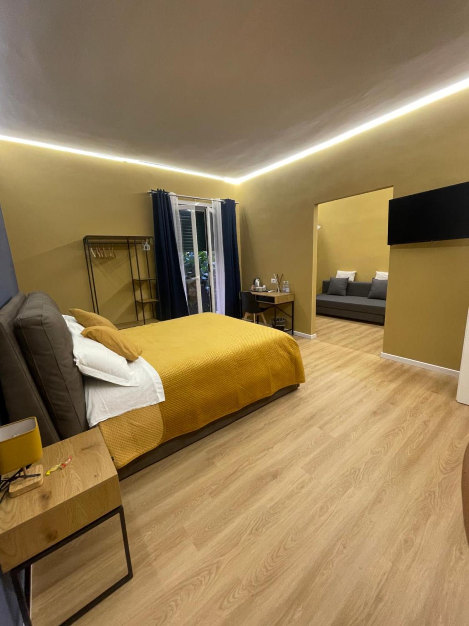 Vomero Suite And Deluxe Room B&B Napoli 외부 사진